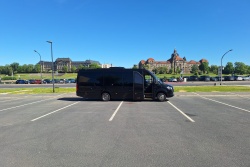 Minibusa noma ar šoferi Eiropā